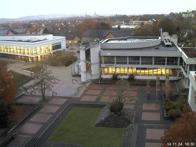 Foto der Webcam: Verwaltungsgebäude, Innenhof mit Audimax, Hörsaal-Gebäude 1