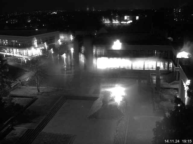 Foto der Webcam: Verwaltungsgebäude, Innenhof mit Audimax, Hörsaal-Gebäude 1