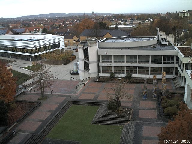 Foto der Webcam: Verwaltungsgebäude, Innenhof mit Audimax, Hörsaal-Gebäude 1