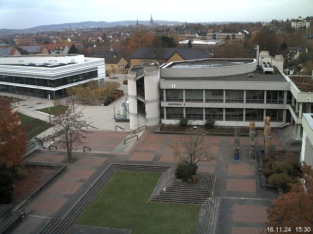 Foto der Webcam: Verwaltungsgebäude, Innenhof mit Audimax, Hörsaal-Gebäude 1