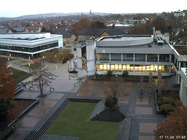 Foto der Webcam: Verwaltungsgebäude, Innenhof mit Audimax, Hörsaal-Gebäude 1