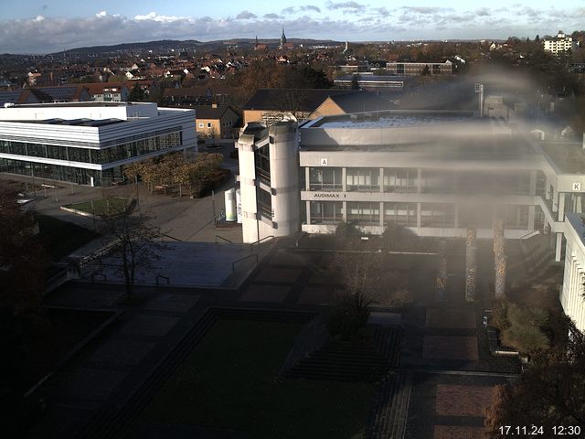 Foto der Webcam: Verwaltungsgebäude, Innenhof mit Audimax, Hörsaal-Gebäude 1