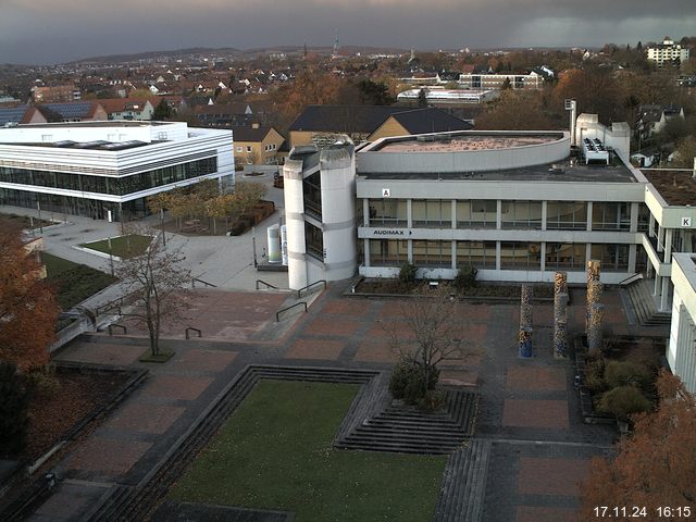 Foto der Webcam: Verwaltungsgebäude, Innenhof mit Audimax, Hörsaal-Gebäude 1