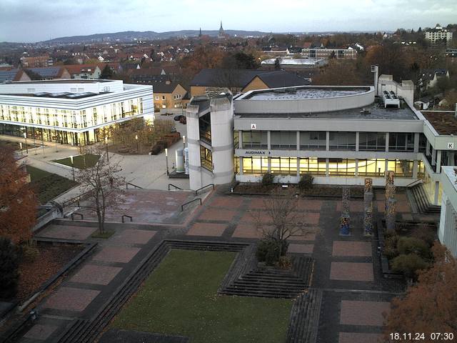 Foto der Webcam: Verwaltungsgebäude, Innenhof mit Audimax, Hörsaal-Gebäude 1