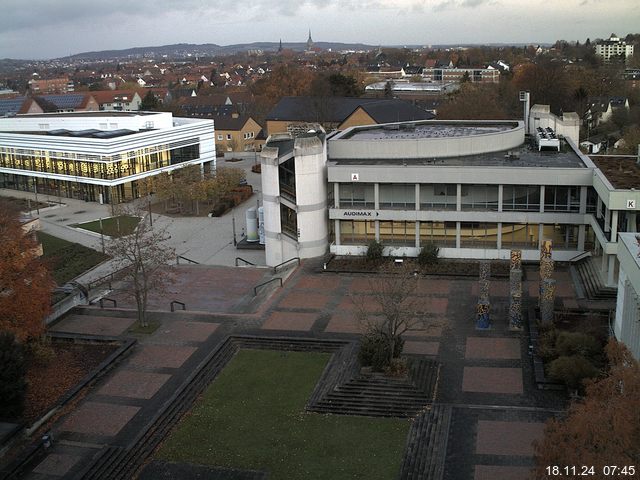 Foto der Webcam: Verwaltungsgebäude, Innenhof mit Audimax, Hörsaal-Gebäude 1