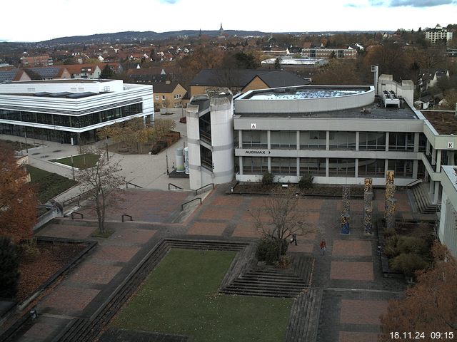 Foto der Webcam: Verwaltungsgebäude, Innenhof mit Audimax, Hörsaal-Gebäude 1