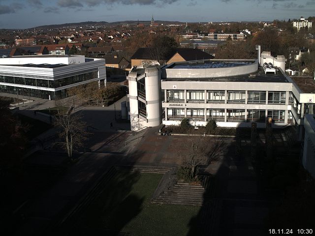 Foto der Webcam: Verwaltungsgebäude, Innenhof mit Audimax, Hörsaal-Gebäude 1