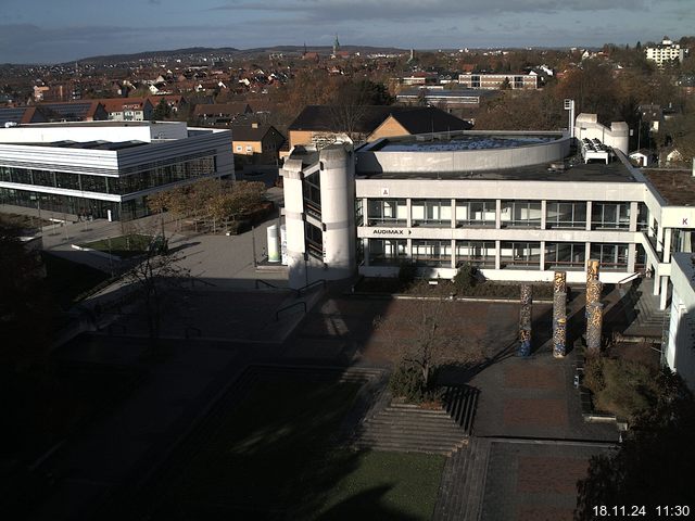 Foto der Webcam: Verwaltungsgebäude, Innenhof mit Audimax, Hörsaal-Gebäude 1