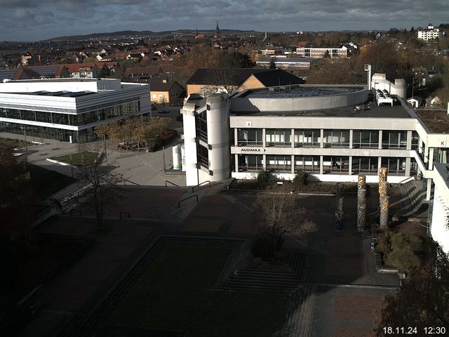 Foto der Webcam: Verwaltungsgebäude, Innenhof mit Audimax, Hörsaal-Gebäude 1