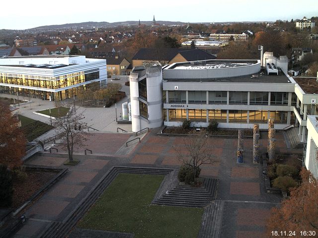 Foto der Webcam: Verwaltungsgebäude, Innenhof mit Audimax, Hörsaal-Gebäude 1