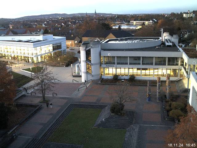 Foto der Webcam: Verwaltungsgebäude, Innenhof mit Audimax, Hörsaal-Gebäude 1