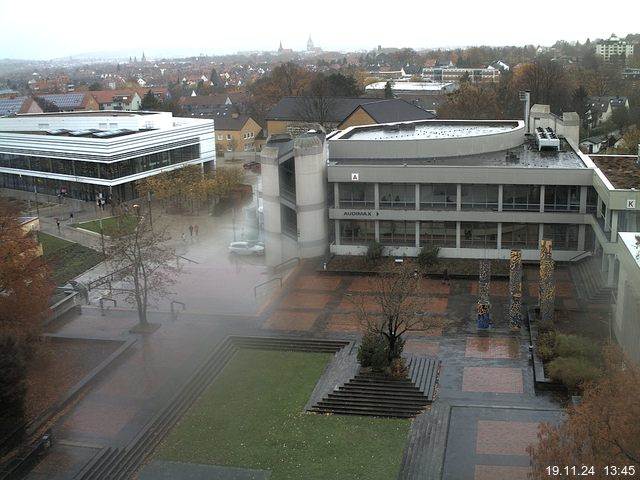 Foto der Webcam: Verwaltungsgebäude, Innenhof mit Audimax, Hörsaal-Gebäude 1