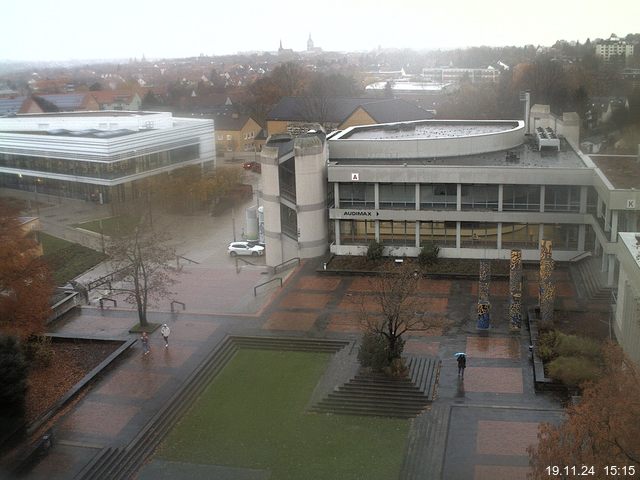 Foto der Webcam: Verwaltungsgebäude, Innenhof mit Audimax, Hörsaal-Gebäude 1