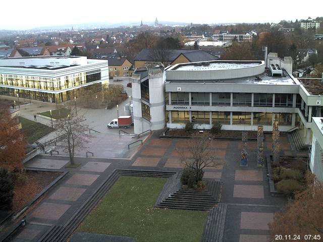 Foto der Webcam: Verwaltungsgebäude, Innenhof mit Audimax, Hörsaal-Gebäude 1