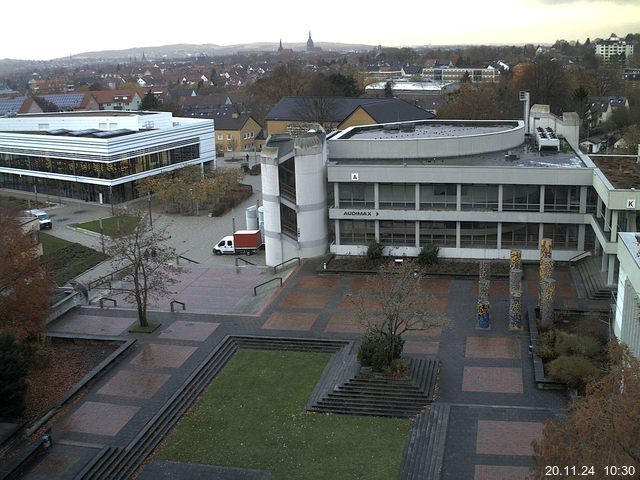 Foto der Webcam: Verwaltungsgebäude, Innenhof mit Audimax, Hörsaal-Gebäude 1