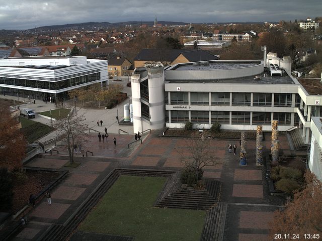 Foto der Webcam: Verwaltungsgebäude, Innenhof mit Audimax, Hörsaal-Gebäude 1