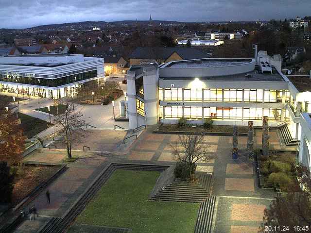 Foto der Webcam: Verwaltungsgebäude, Innenhof mit Audimax, Hörsaal-Gebäude 1