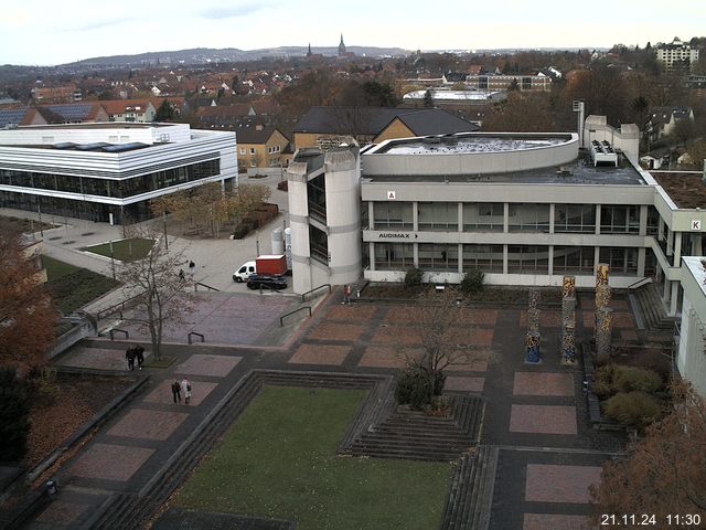 Foto der Webcam: Verwaltungsgebäude, Innenhof mit Audimax, Hörsaal-Gebäude 1