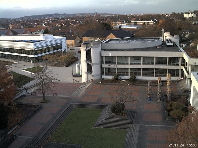 Foto der Webcam: Verwaltungsgebäude, Innenhof mit Audimax, Hörsaal-Gebäude 1