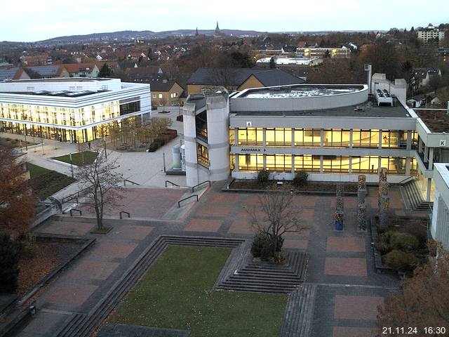 Foto der Webcam: Verwaltungsgebäude, Innenhof mit Audimax, Hörsaal-Gebäude 1