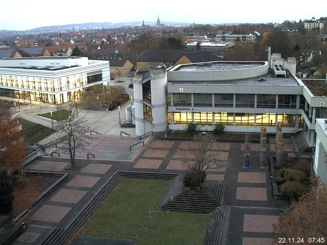 Foto der Webcam: Verwaltungsgebäude, Innenhof mit Audimax, Hörsaal-Gebäude 1