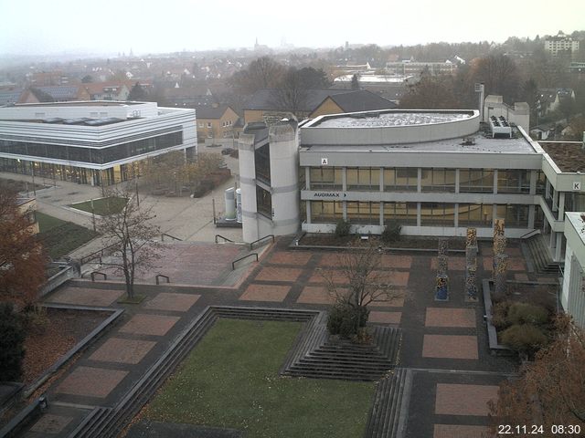 Foto der Webcam: Verwaltungsgebäude, Innenhof mit Audimax, Hörsaal-Gebäude 1