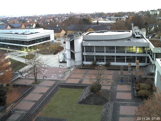 Foto der Webcam: Verwaltungsgebäude, Innenhof mit Audimax, Hörsaal-Gebäude 1