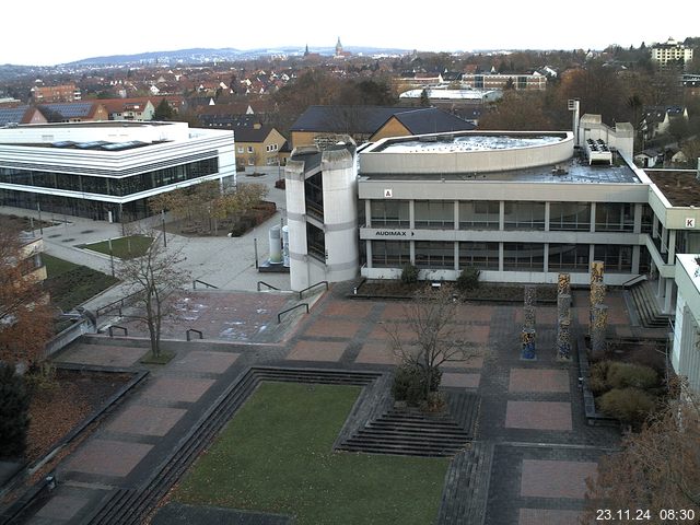 Foto der Webcam: Verwaltungsgebäude, Innenhof mit Audimax, Hörsaal-Gebäude 1