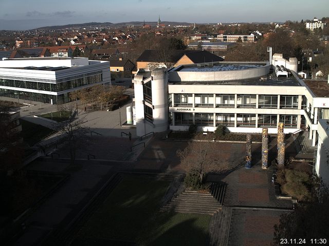 Foto der Webcam: Verwaltungsgebäude, Innenhof mit Audimax, Hörsaal-Gebäude 1