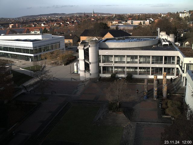 Foto der Webcam: Verwaltungsgebäude, Innenhof mit Audimax, Hörsaal-Gebäude 1