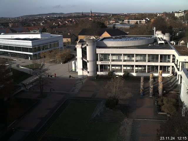 Foto der Webcam: Verwaltungsgebäude, Innenhof mit Audimax, Hörsaal-Gebäude 1