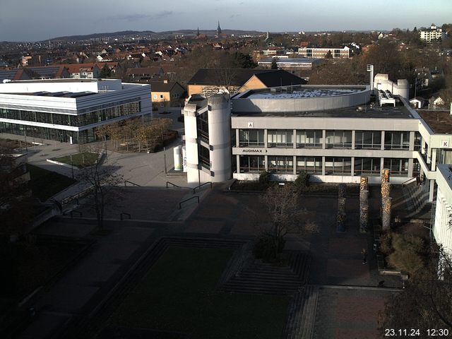 Foto der Webcam: Verwaltungsgebäude, Innenhof mit Audimax, Hörsaal-Gebäude 1