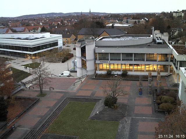 Foto der Webcam: Verwaltungsgebäude, Innenhof mit Audimax, Hörsaal-Gebäude 1