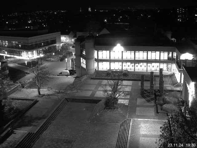 Foto der Webcam: Verwaltungsgebäude, Innenhof mit Audimax, Hörsaal-Gebäude 1