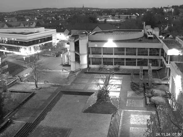 Foto der Webcam: Verwaltungsgebäude, Innenhof mit Audimax, Hörsaal-Gebäude 1