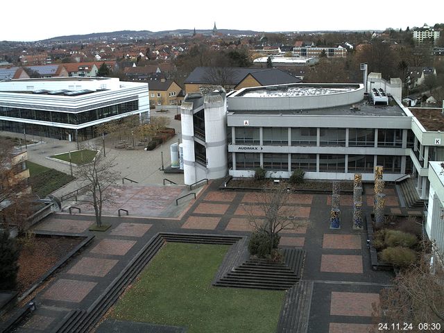 Foto der Webcam: Verwaltungsgebäude, Innenhof mit Audimax, Hörsaal-Gebäude 1