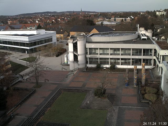 Foto der Webcam: Verwaltungsgebäude, Innenhof mit Audimax, Hörsaal-Gebäude 1