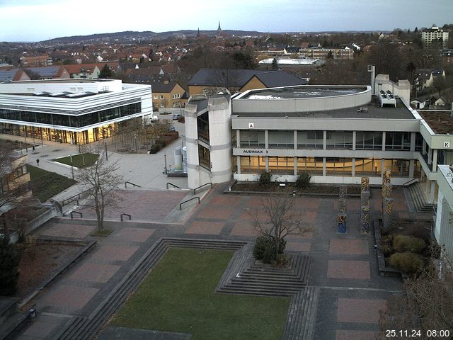 Foto der Webcam: Verwaltungsgebäude, Innenhof mit Audimax, Hörsaal-Gebäude 1