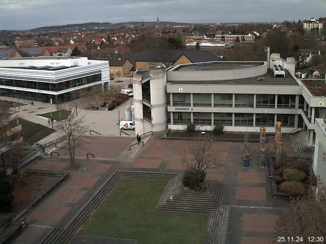 Foto der Webcam: Verwaltungsgebäude, Innenhof mit Audimax, Hörsaal-Gebäude 1