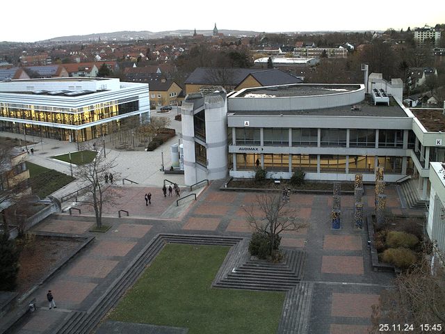 Foto der Webcam: Verwaltungsgebäude, Innenhof mit Audimax, Hörsaal-Gebäude 1