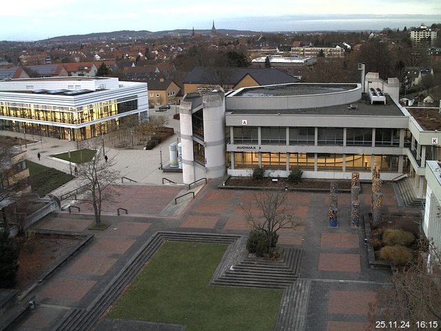 Foto der Webcam: Verwaltungsgebäude, Innenhof mit Audimax, Hörsaal-Gebäude 1