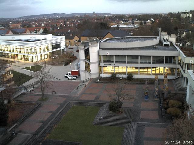 Foto der Webcam: Verwaltungsgebäude, Innenhof mit Audimax, Hörsaal-Gebäude 1