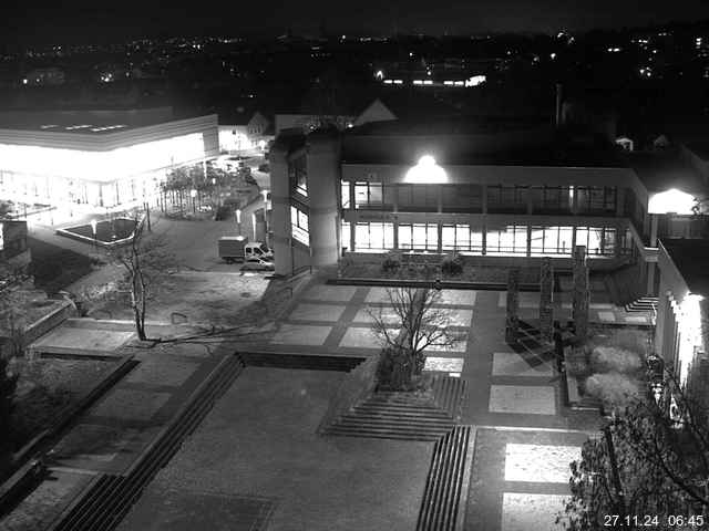 Foto der Webcam: Verwaltungsgebäude, Innenhof mit Audimax, Hörsaal-Gebäude 1