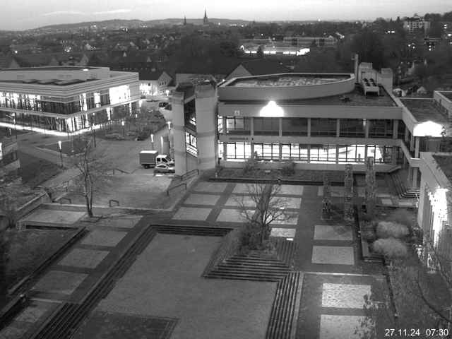 Foto der Webcam: Verwaltungsgebäude, Innenhof mit Audimax, Hörsaal-Gebäude 1