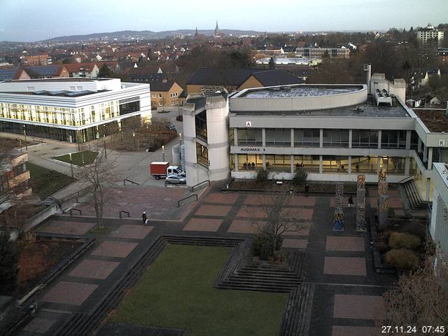 Foto der Webcam: Verwaltungsgebäude, Innenhof mit Audimax, Hörsaal-Gebäude 1