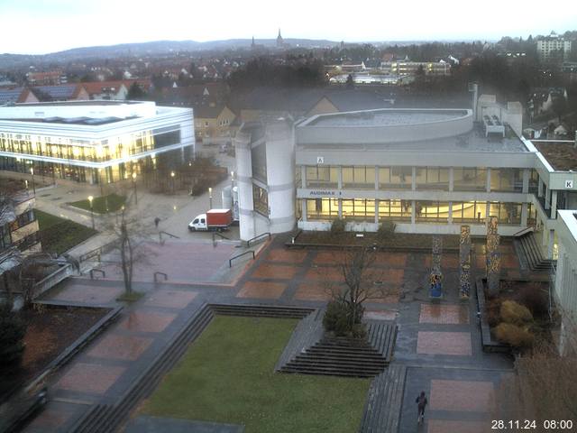 Foto der Webcam: Verwaltungsgebäude, Innenhof mit Audimax, Hörsaal-Gebäude 1