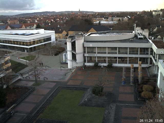 Foto der Webcam: Verwaltungsgebäude, Innenhof mit Audimax, Hörsaal-Gebäude 1