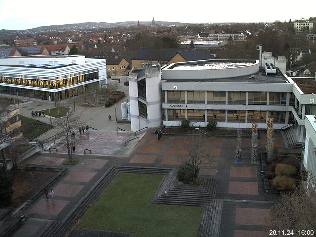 Foto der Webcam: Verwaltungsgebäude, Innenhof mit Audimax, Hörsaal-Gebäude 1