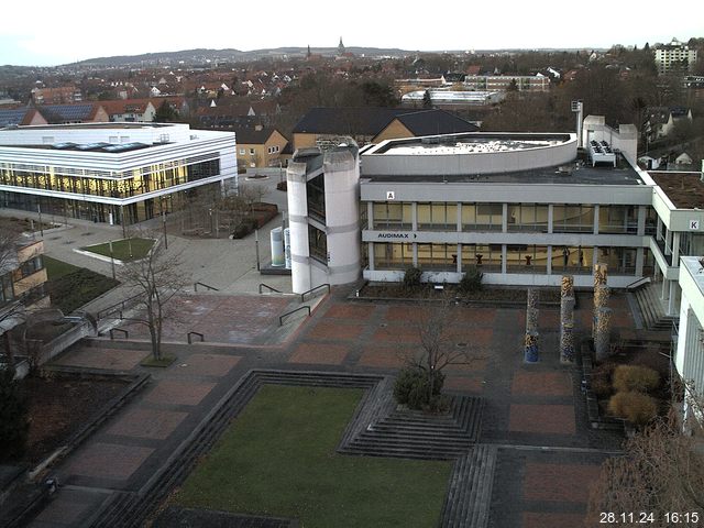 Foto der Webcam: Verwaltungsgebäude, Innenhof mit Audimax, Hörsaal-Gebäude 1