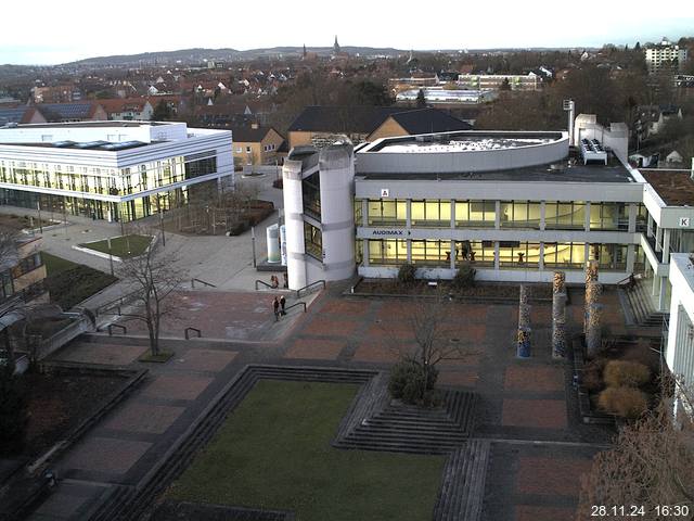 Foto der Webcam: Verwaltungsgebäude, Innenhof mit Audimax, Hörsaal-Gebäude 1